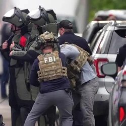 Alguns dos feridos correm risco de morte, de acordo com a emissora CBS News. A polícia não detalhou o número de vítimas