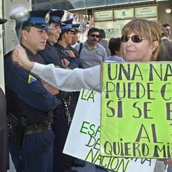 O governo Milei tenta reintegrar ao sistema financeiro local os dólares não declarados pelos argentinos.