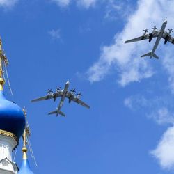 Especialistas afirmam que Rússia terá de repensar a atuação dos bombardeiros estratégicos e deve utilizar mais seus caças de combate no conflito após ataque ucraniano que destruiu diversas aeronaves em bases russas