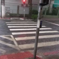 De acordo com relatos de ouvintes da rádio CBN Vitória, há pontos de alagamento na Rua Erotildes Penna Medina, na Praia da Costa, e na Rua Curitiba, no bairro Itapuã