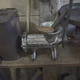 Antigos equipamentos utilizados para moer e pesar carnes no Sítio Lorenção