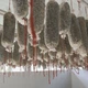 Antigos equipamentos utilizados para moer e pesar carnes no Sítio Lorenção