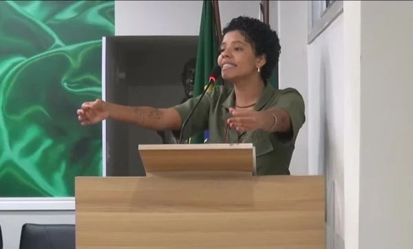 Açucena defende sua indicação durante a sessão da Câmara de Cariacica