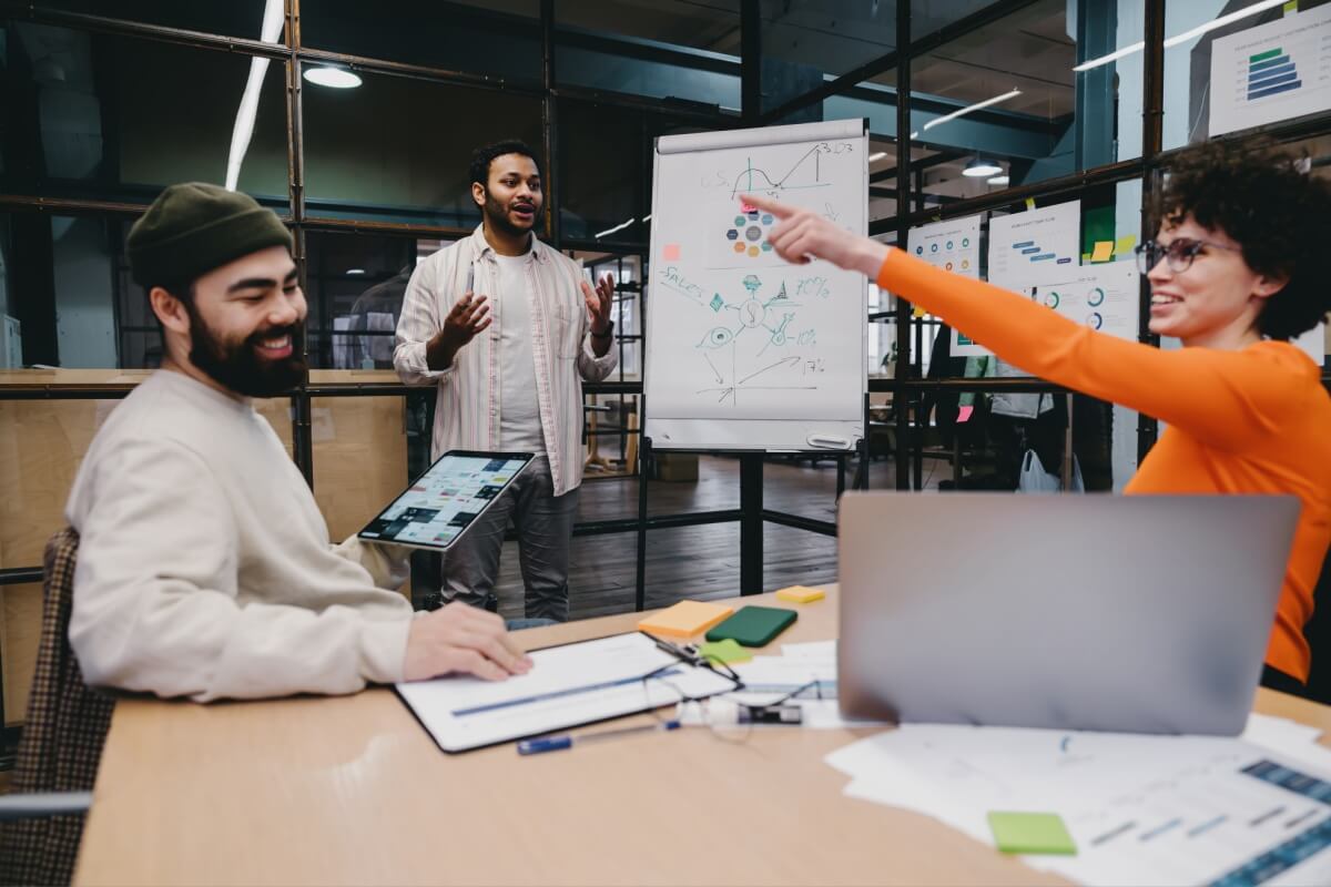 A comunicação eficaz passou a ser uma vantagem competitiva em praticamente todas as áreas (Imagem: GaudiLab | Shutterstock) 