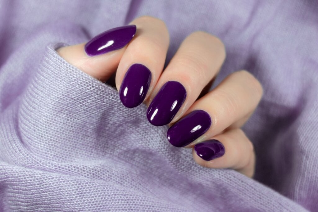 Tons de roxo são perfeitos para quem quer ousar com sofisticação (Imagem: Minszka | Shutterstock)