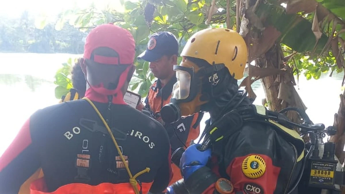 Equipe de mergulhadores no local no trabalho de buscas a homem que se afogou em lagoa de Linhares