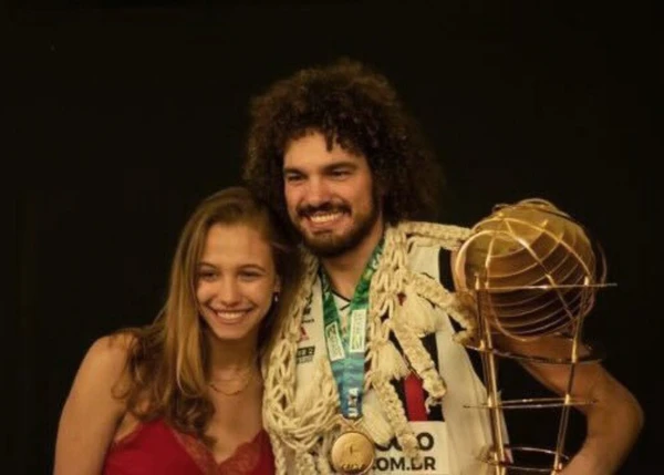 Iza Varejão ao lado do seu tio, Anderson Varejão
