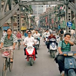O país está correndo à frente do resto do mundo para levar as baterias de íon de sódio ao mercado de massa. Desta vez, por meio de scooters.