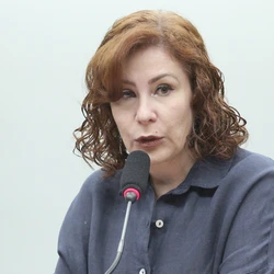 Deputada afirmou que não poderá ser extraditada por ser cidadã italiana; ela foi condenada pelo STF a dez anos de prisão
