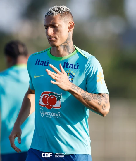 Richarlison foi testado como titular por Ancelotti