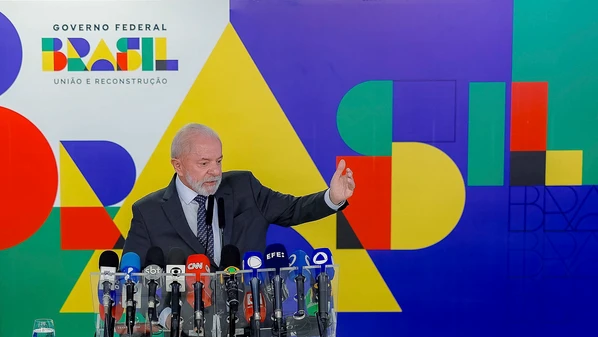 O governo parece preso a uma comunicação formal, que não gera identificação, não responde com agilidade e não emociona. Enquanto isso, a extrema-direita segue dominando a narrativa digital