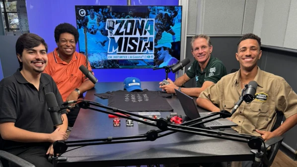 Filipe Souza, Breno Coelho e Vinícius Lima recebem o comentarista de Formula 1 e piloto da Copa Truck