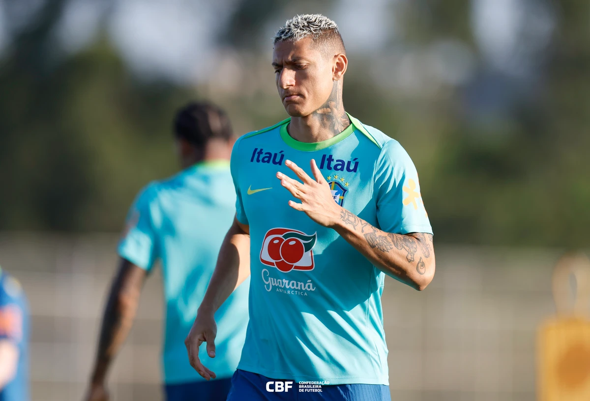 Richarlison foi testado como titular por Ancelotti