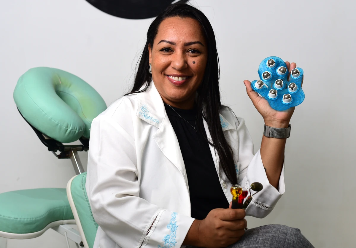  Monique Glória das Merces Niemeiskchtz - ela é massoterapeuta. 