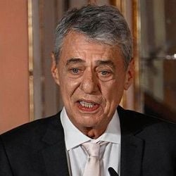 A condição é marcada pelo acúmulo de líquidos no cérebro e pode gerar sintomas parecidos aos da demência, além de dificuldade para caminhar e perda de controle da bexiga. Entenda as causas, o diagnóstico e as formas de tratamento.