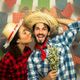 Imagem - 4 simpatias juninas para atrair amor e fortalecer os relacionamentos