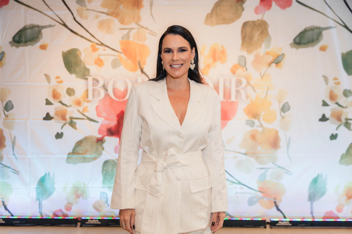 A DJ Dani Brandão veste Boudoir