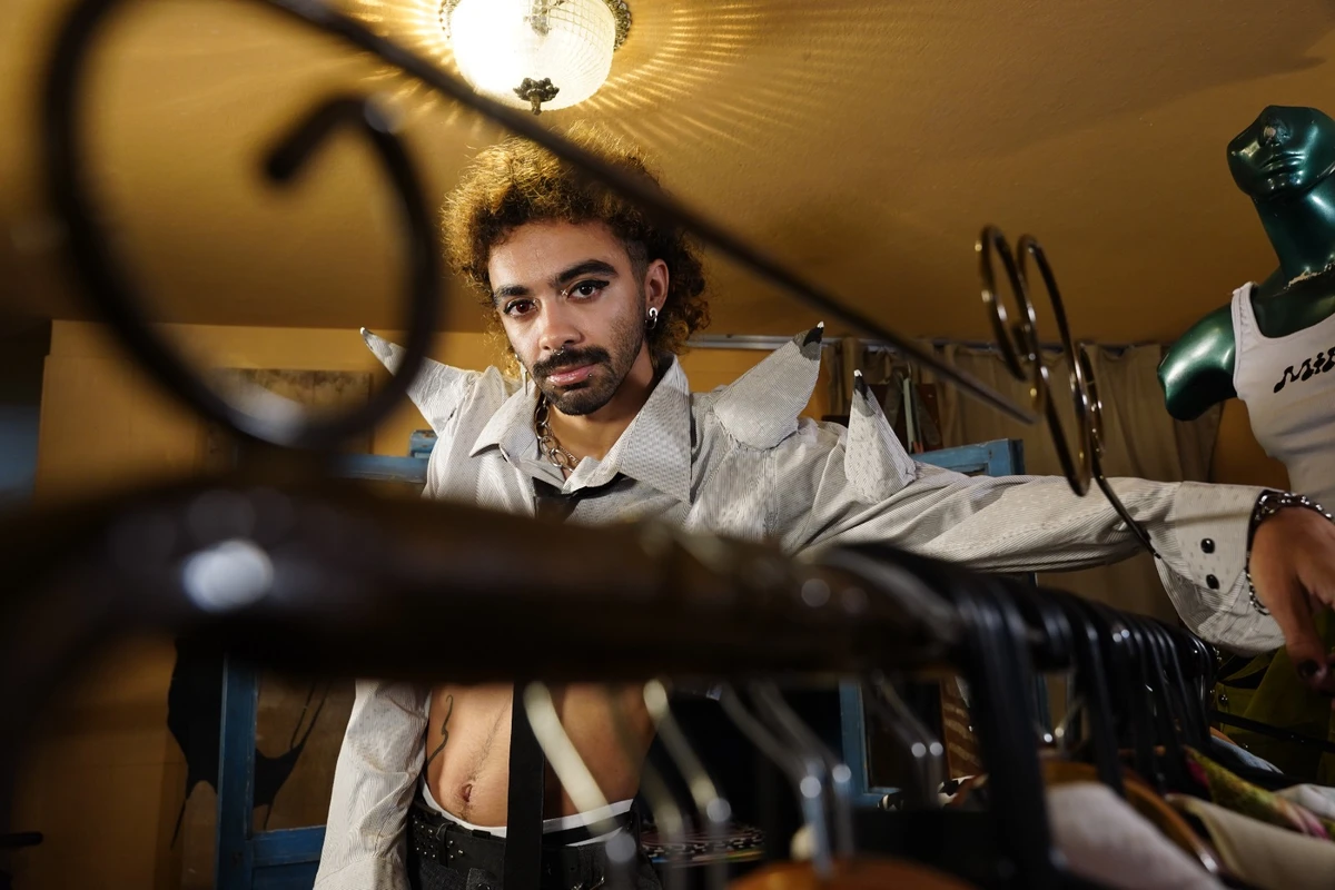 Breu é um exemplo de que a moda é uma ferramenta poderosa de expressão por Fernando Madeira