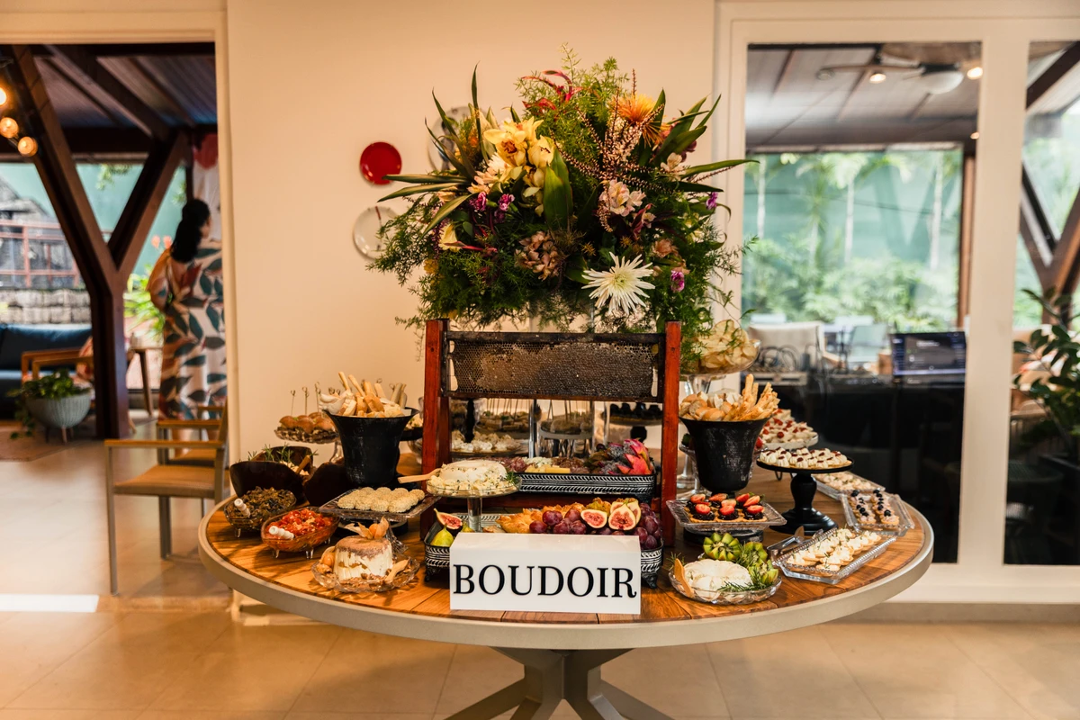 Buffet assinado por Jana Tannure