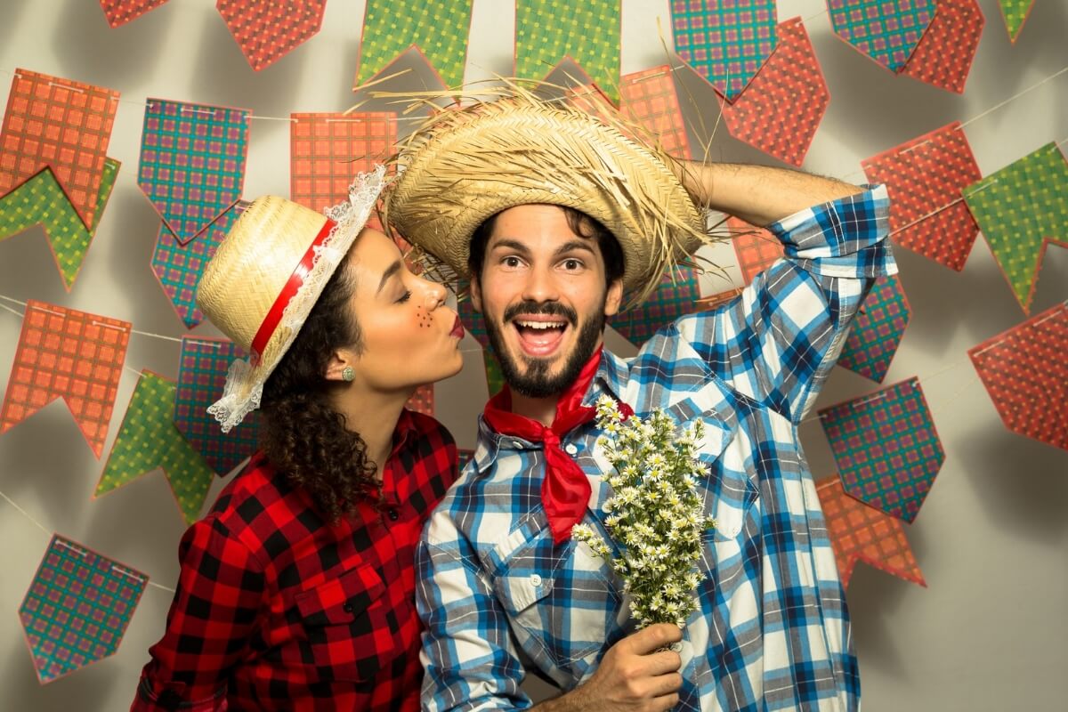 Junho e julho são os meses perfeitos para fazer simpatias e atrair boas energias amorosas (Imagem: Vergani Fotografia | Shutterstock) 