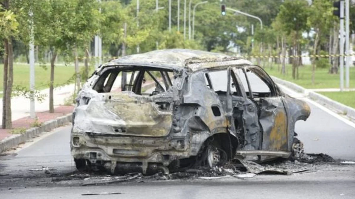 Jeep Compass explodiu sozinho, enquanto trafegava pela Avenida Adalberto Simão Nader