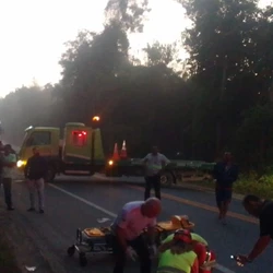 Equipes da Polícia Rodoviária Federal (PRF) e da concessionária Ecovias101 foram mobilizadas e foram ao local atender a ocorrência, na manhã desta quinta-feira (5)