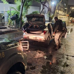 Motorista foi preso com cocaína, celulares e mais de R$ 1 mil; ele confessou que realizava entrega de drogas de "alto padrão" em bairros nobres de Vitória