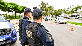 Guarda de Vitória durante ação de fiscalização no trânsito