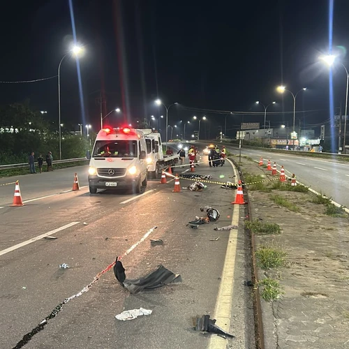 Imagem - Casal de moto morre em grave em acidente na BR 101 na Serra