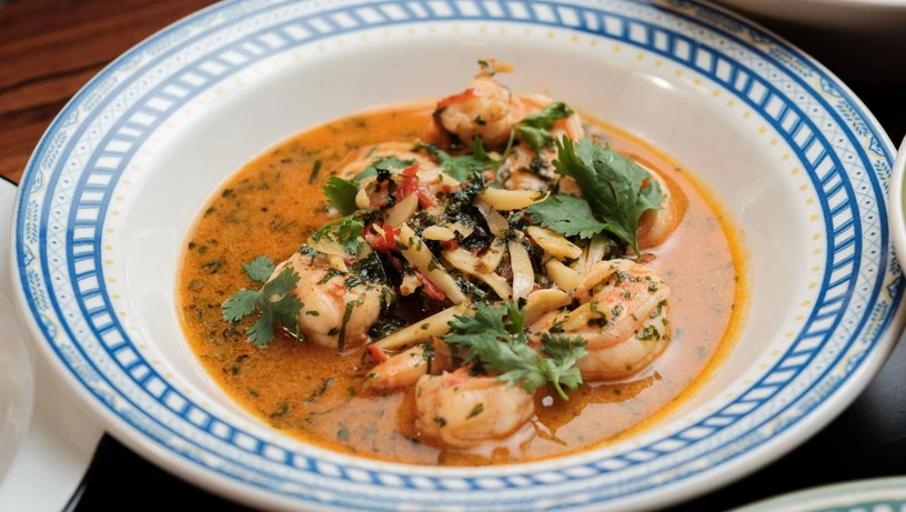 Camarões ao alho do Eugênio Cozinha & Bar, na Praia do Canto