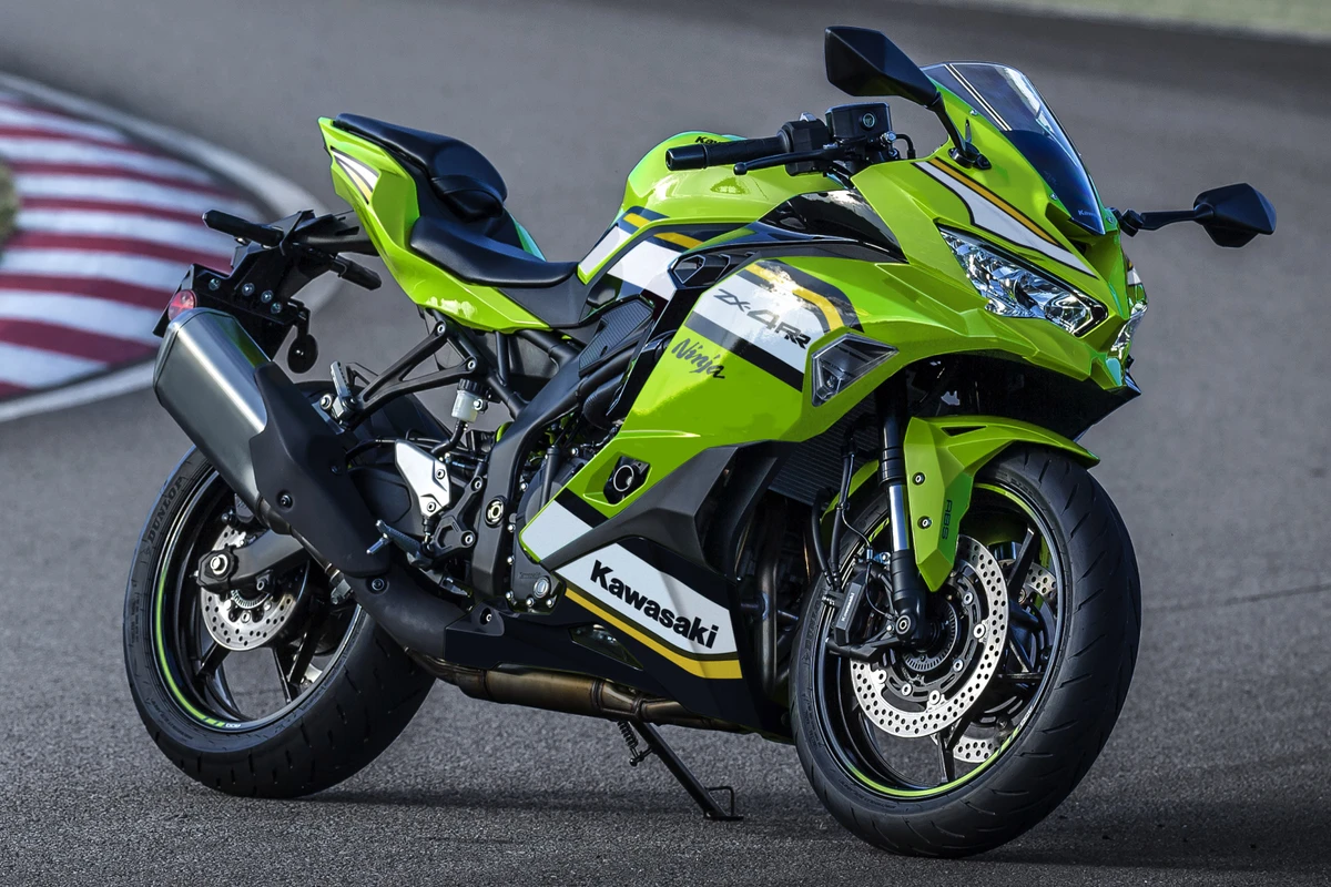 Kawasaki Ninja ZX-4RR por Divulgação