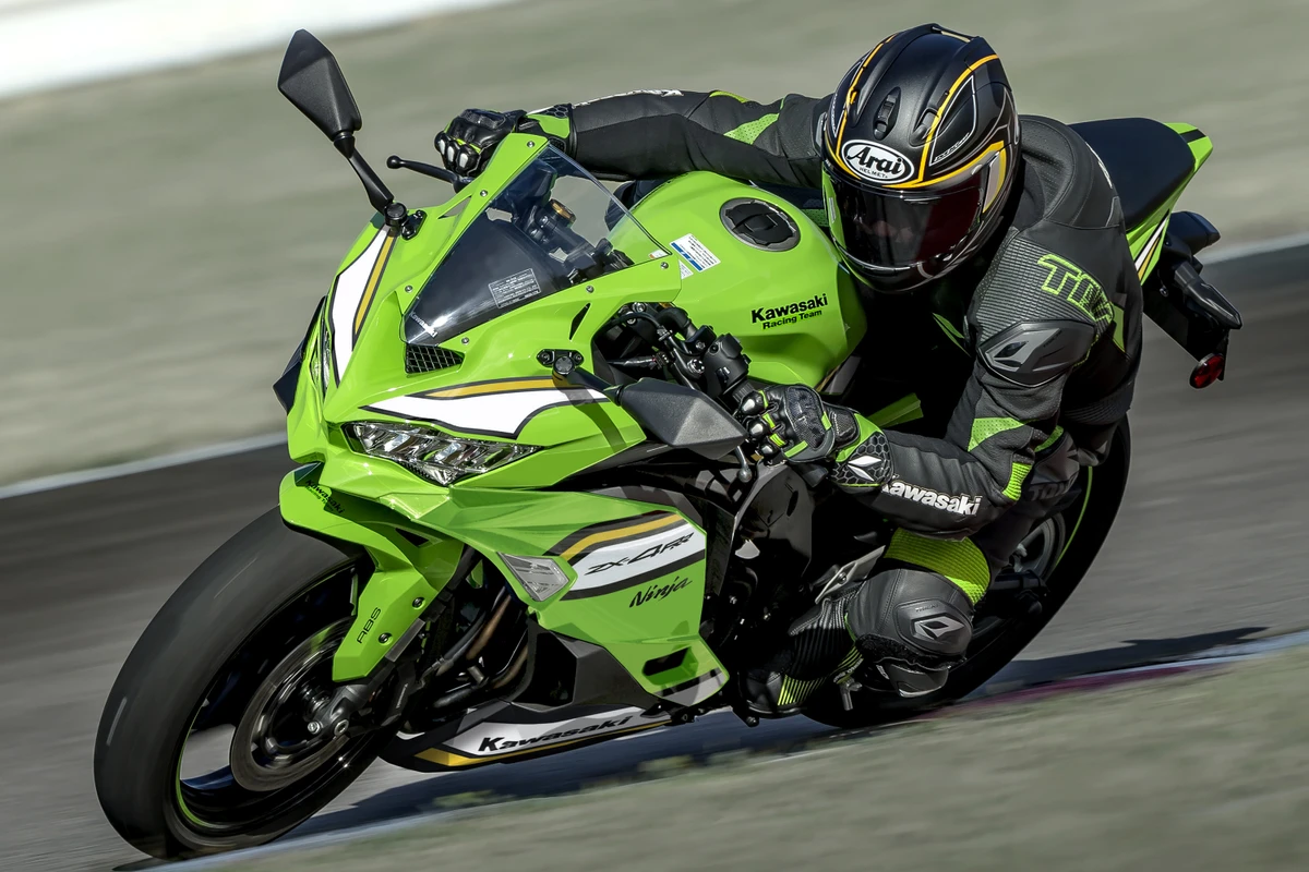 Kawasaki Ninja ZX-4RR por Divulgação