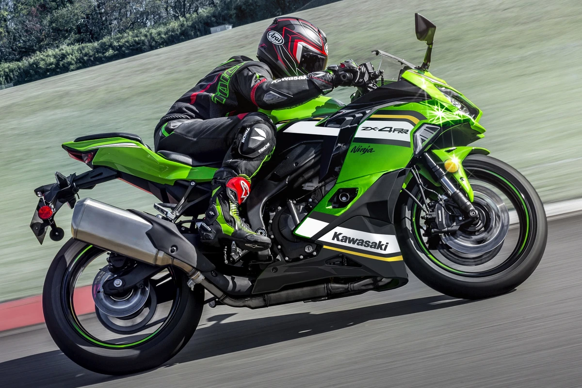 Kawasaki Ninja ZX-4RR por Divulgação