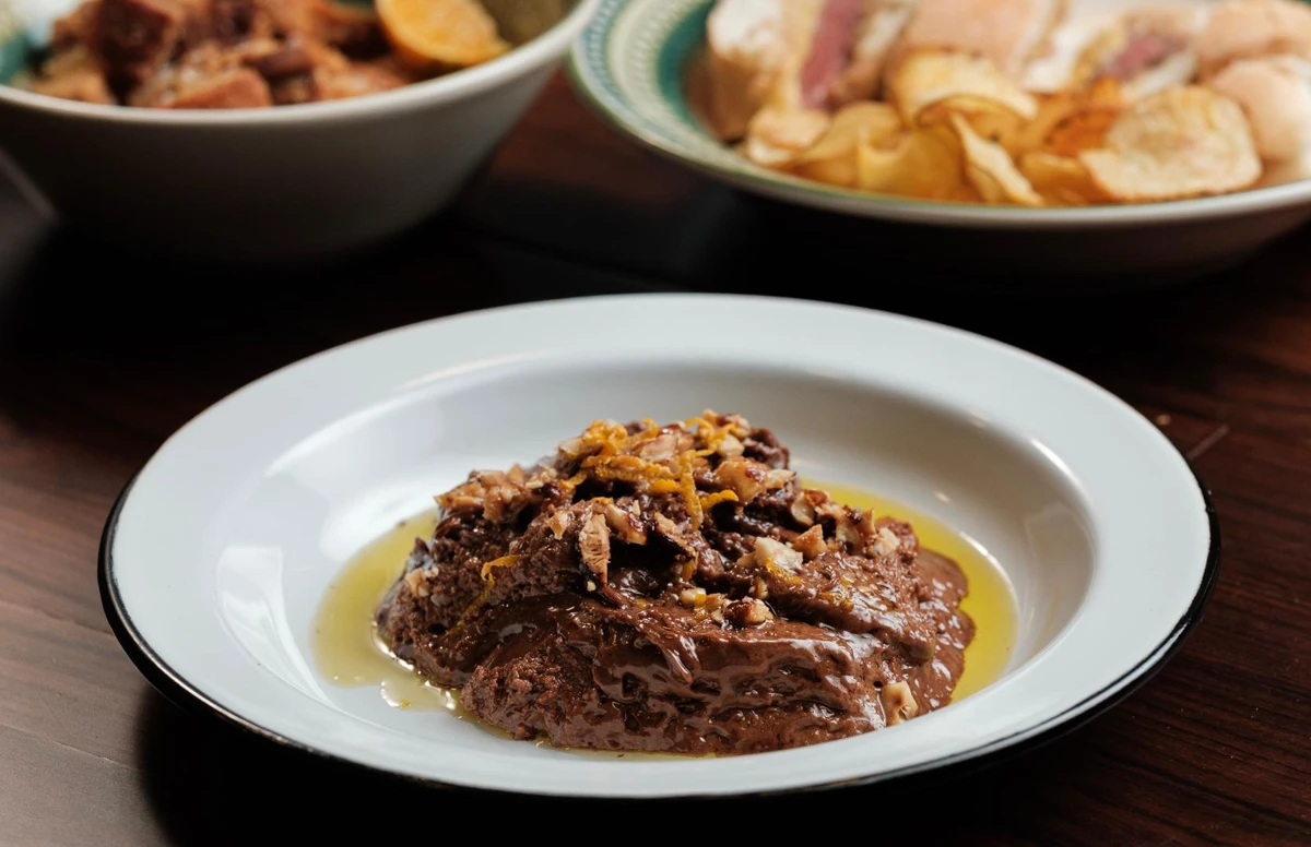 Musse de chocolate com azeite do Eugênio Cozinha e Bar, na Praia do Canto