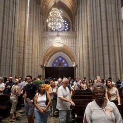 Censo de religião mostra crescimento mais tímido entre evangélicos. Mantida a nova taxa, a transição religiosa do Brasil deve ocorrer agora em 2049, calcula o demógrafo José Eustáquio, e não mais em 2032 como havia sido previsto antes.