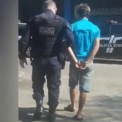 Veículo foi levado do local da colisão, em Parque Jacaraípe, no dia 25 de maio, enquanto vítima estava desacordada; suspeito alegou ter comprado moto por R$ 1,8 mil