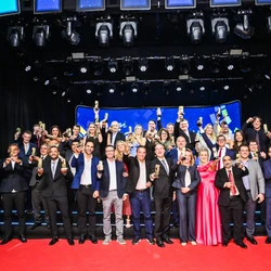 Veja quem passou pela festa das marcas mais lembradas, no Le Buffet Master, com entrega de troféus e pista animada ao som da  banda Biquíni