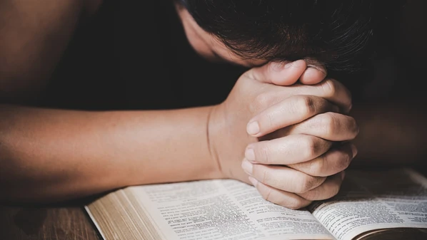 Levantamento mostra redução de fiéis da Igreja Católica e da espírita, enquanto outras manifestações religiosas cresceram no Estado