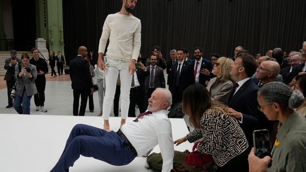 Presidente tem agenda cultural durante visita de Estado à França, nesta sexta-feira (6), ao lado do presidente francês, Emmanuel Macron