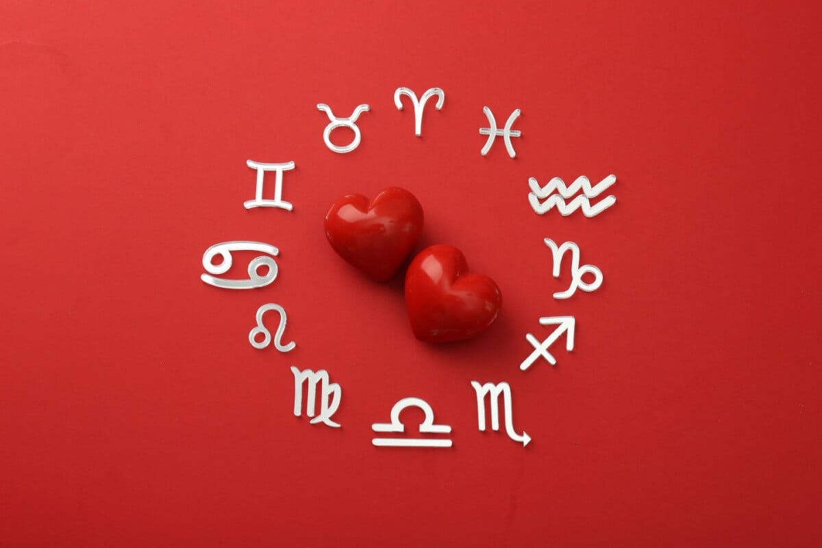 A sinastria ajuda a compreender a energia de cada signo no amor (Imagem: New Africa | Shutterstock) 