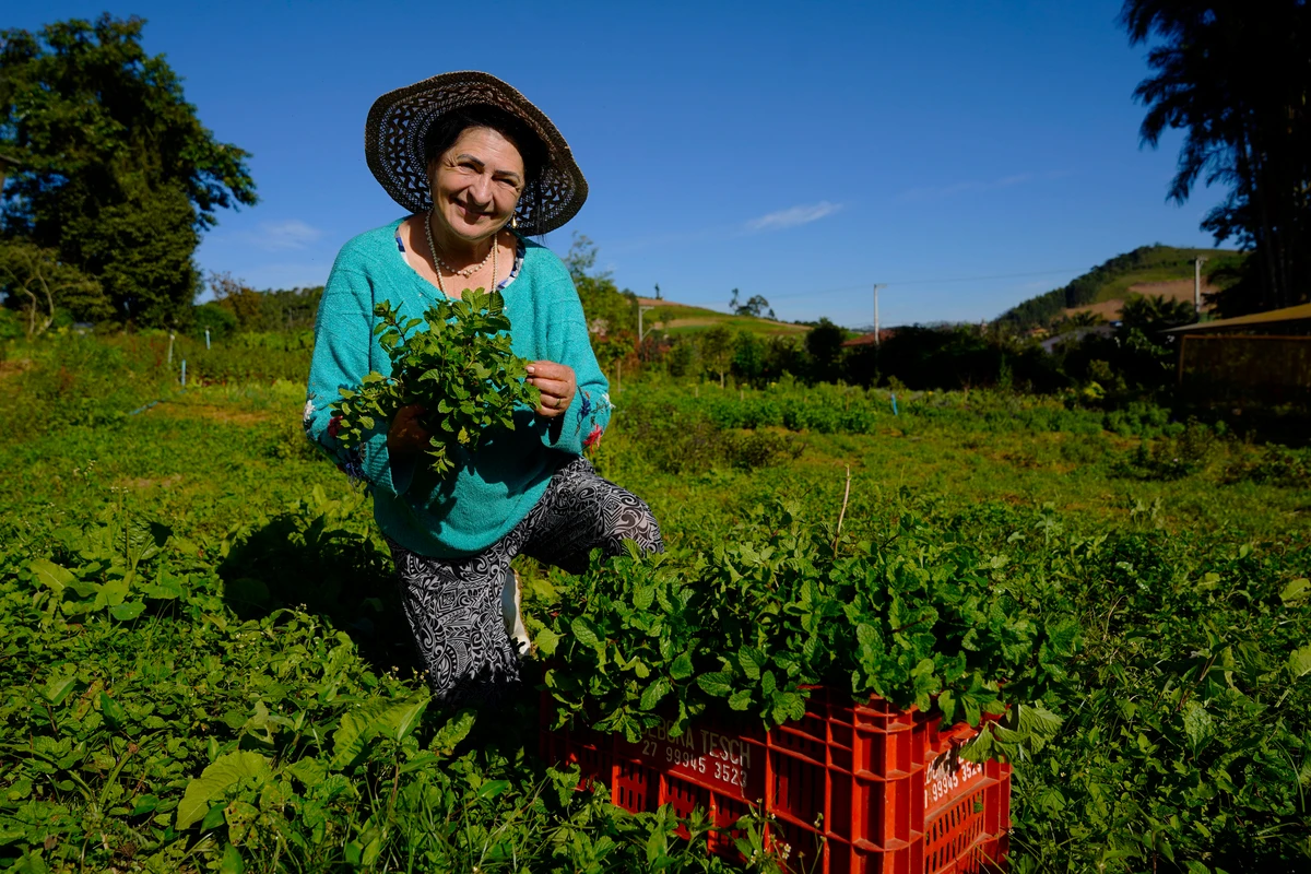Empreendedora, Selene transforma o solo em sustento e inspiração