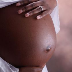 A Nigéria é responsável por 29% das mortes maternas de todo o mundo – a cada sete minutos, uma mãe morre. Entre os motivos, estão a falta de médicos e as instalações de baixa qualidade