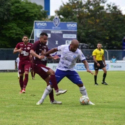 Os dois times, que brigam na parte de cima da tabela, mostraram muita disposição em campo, mas no fim ninguém deixou o gramado com a vitória