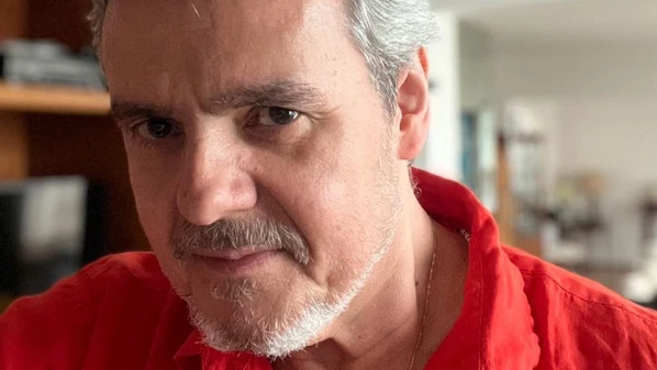 Ator, que interpretou Afonso Roitman na primeira versão da novela, curtiu postagem que tecia críticas ao remake