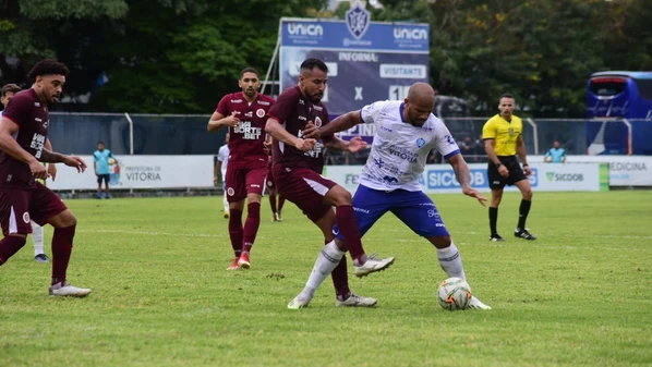 Os dois times, que brigam na parte de cima da tabela, mostraram muita disposição em campo, mas no fim ninguém deixou o gramado com a vitória