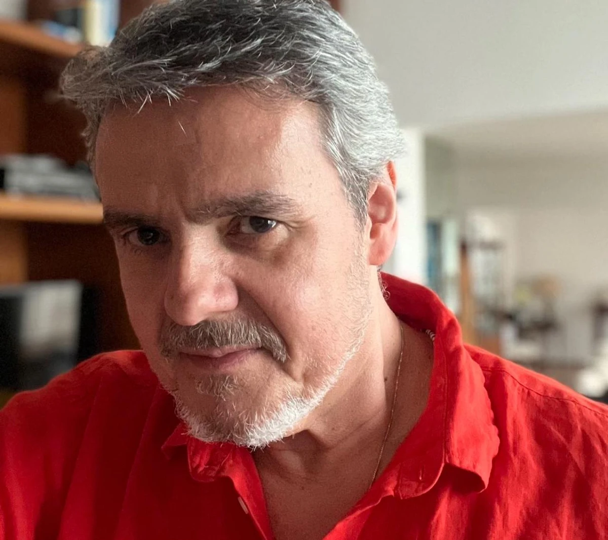 O ator Cássio Gabus Mendes