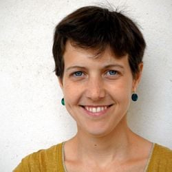 Alizée Delpierre frequentou os luxuosos salões das residências dos multimilionários franceses para investigar a complexa relação de codependência que eles mantêm com seus criados