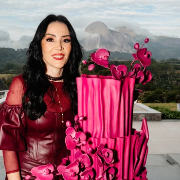 Imagem - Cláudia Mameri celebra aniversário com sunset party em Pedra Azul