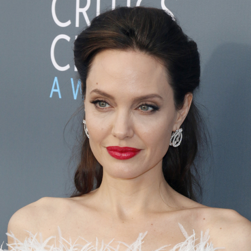 Imagem - Angelina Jolie mostra cicatrizes de mastectomia para alertar mulheres sobre câncer de mama