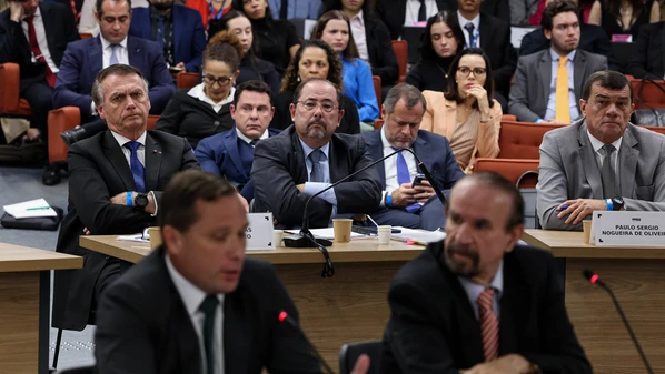 Ex-presidente acompanhou no STF o interrogatório de ex-ajudante de ordens como delator da trama golpista